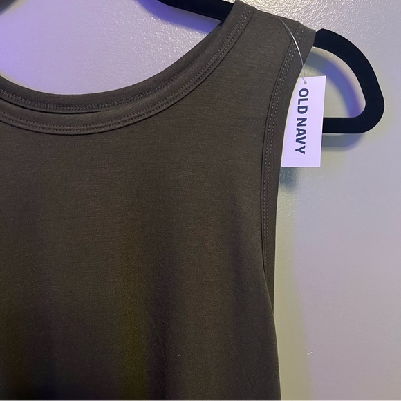 Side Cinch Tank Top - Picture 3 of 5